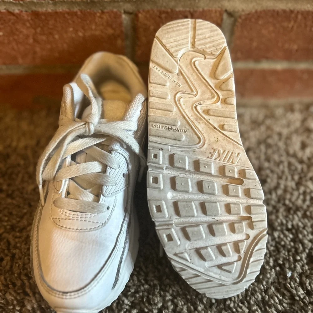 Nike White Air Max Sneakers with Cushioned Comfort